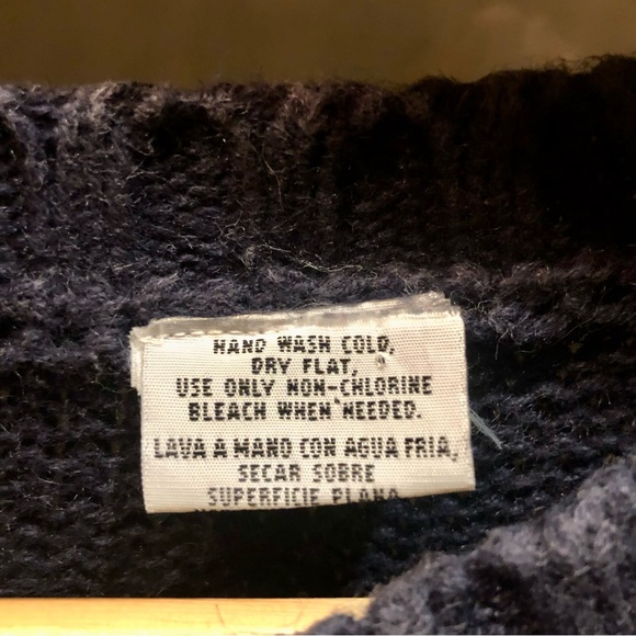 Vintage Sweater with intricate stitching and fuzzy snowflakes ❄️ - Picture 5 of 5